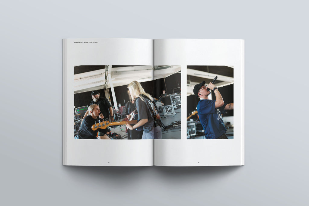 Signiertes Arena Tour 2025 Fotobuch