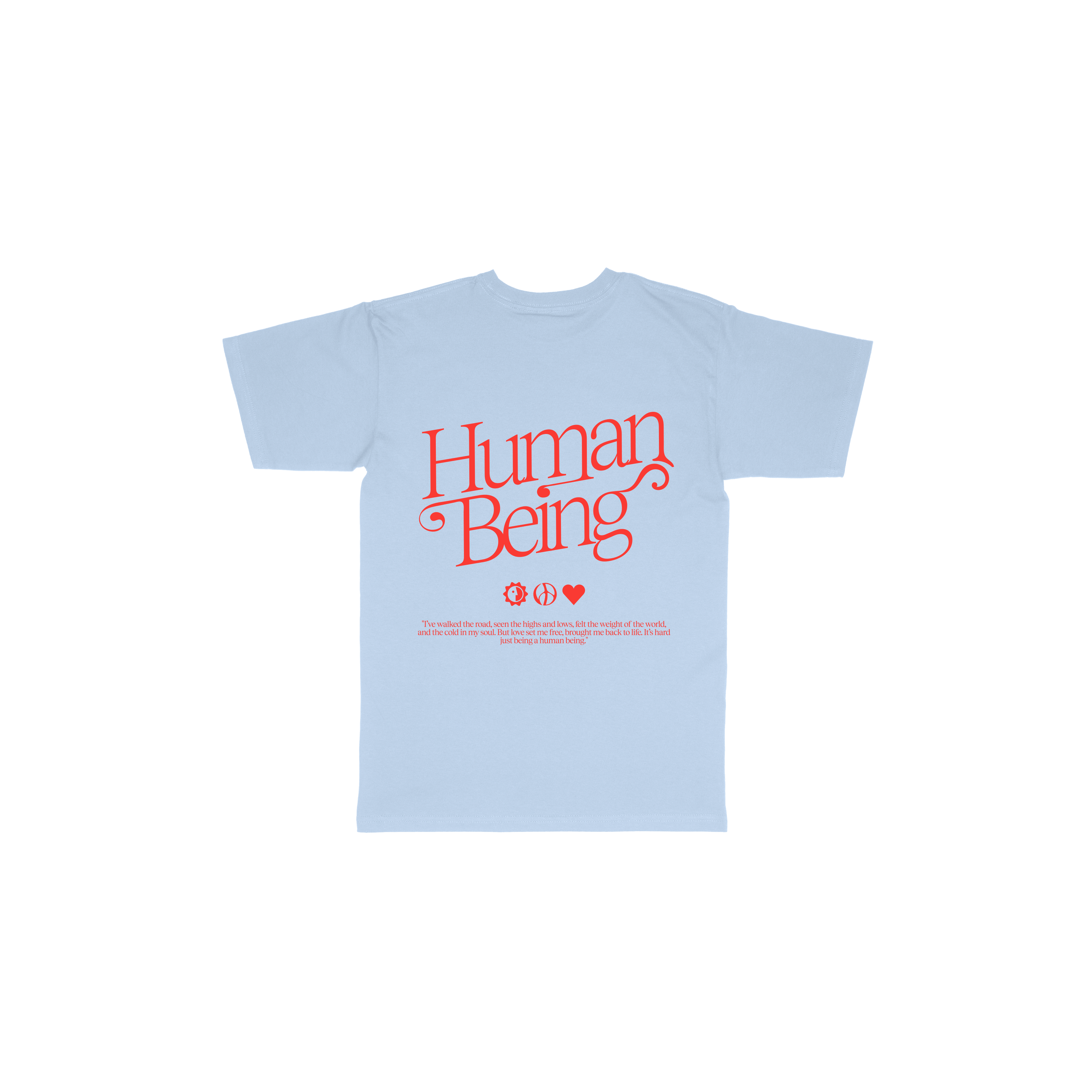 Blaues T-Shirt mit roter Schrift bei Nico Santos