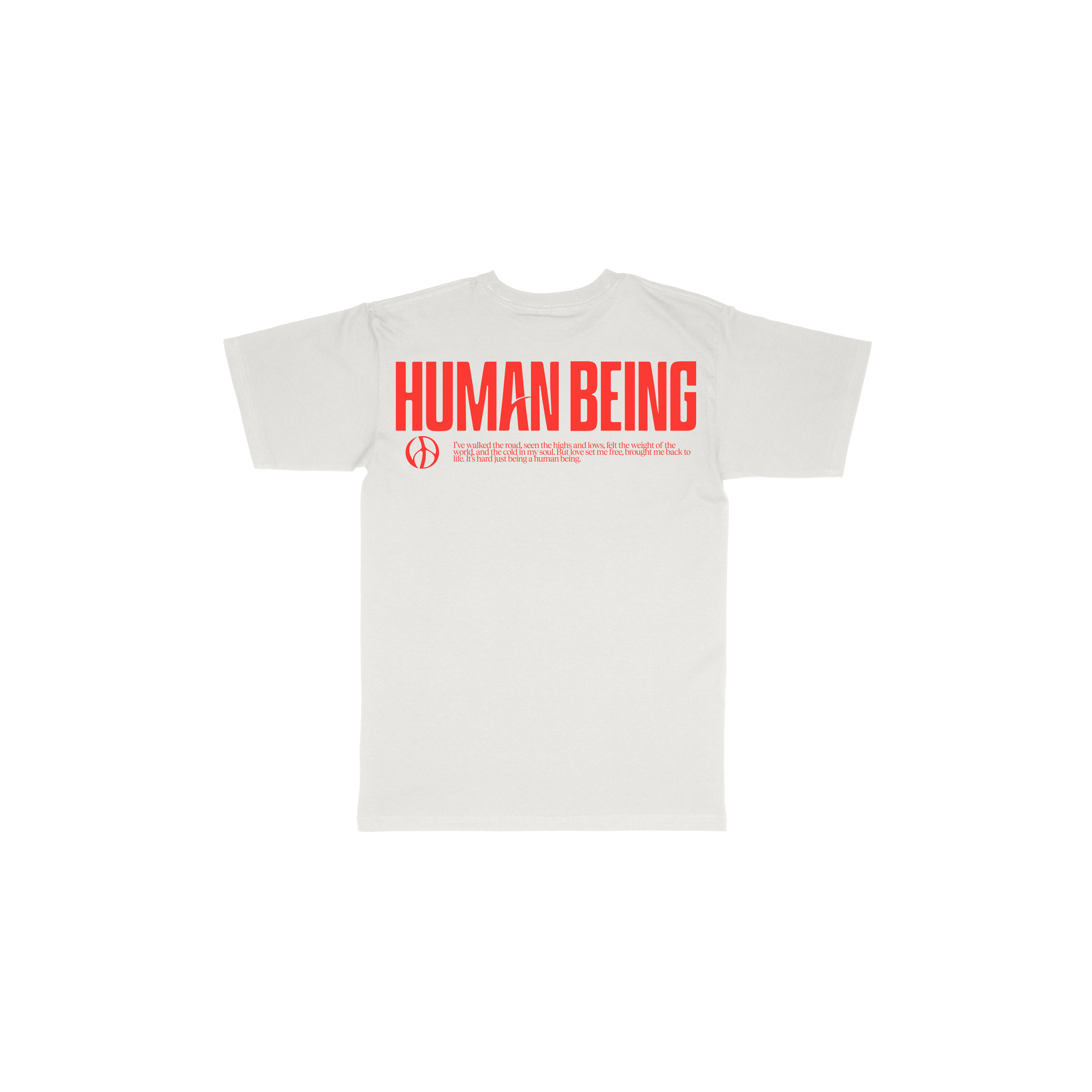 Weißes T-Shirt mit roter Schrift bei Nico Santos