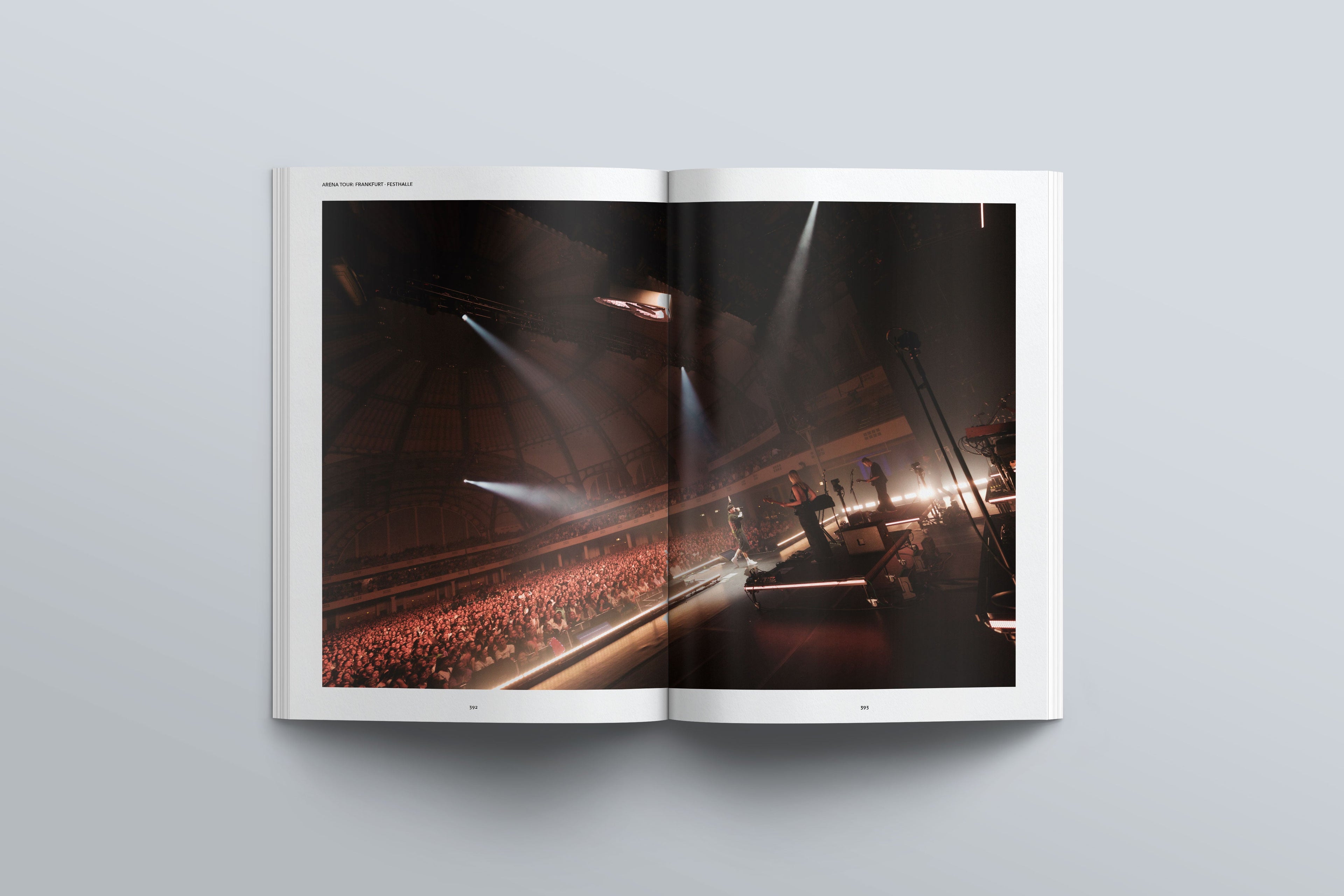 Signiertes Arena Tour 2025 Fotobuch