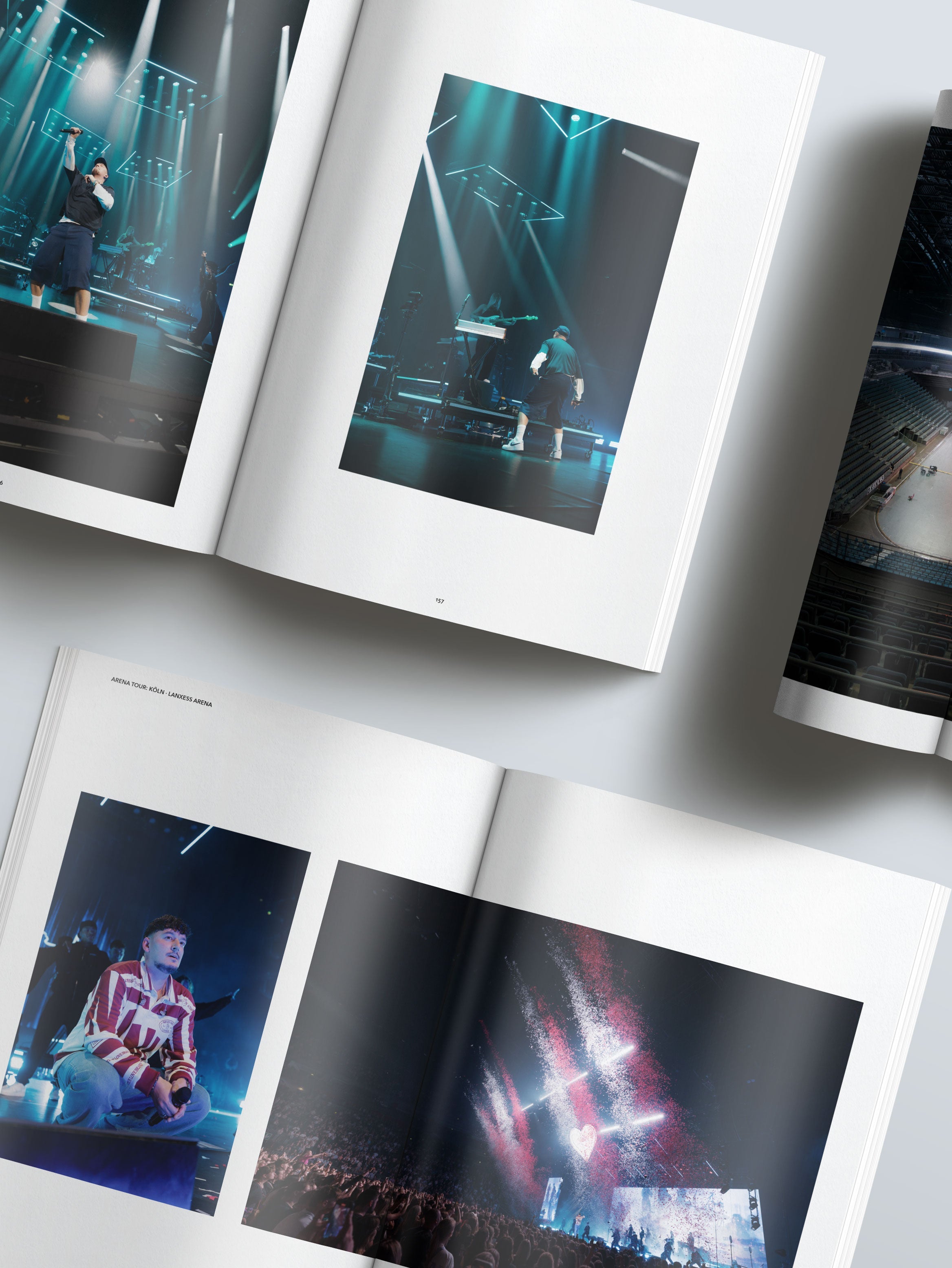 Signiertes Arena Tour 2025 Fotobuch